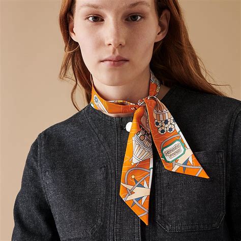 how to wear hermes scarf|how to wear Hermes twilly.